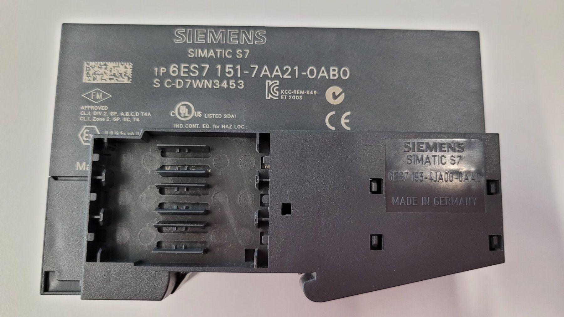 Siemens Composants électroniques: Siemens ET200S - 6ES7151-7AA21-0AB0 – D'occasion à Möhlin par Kaiser_Engineering