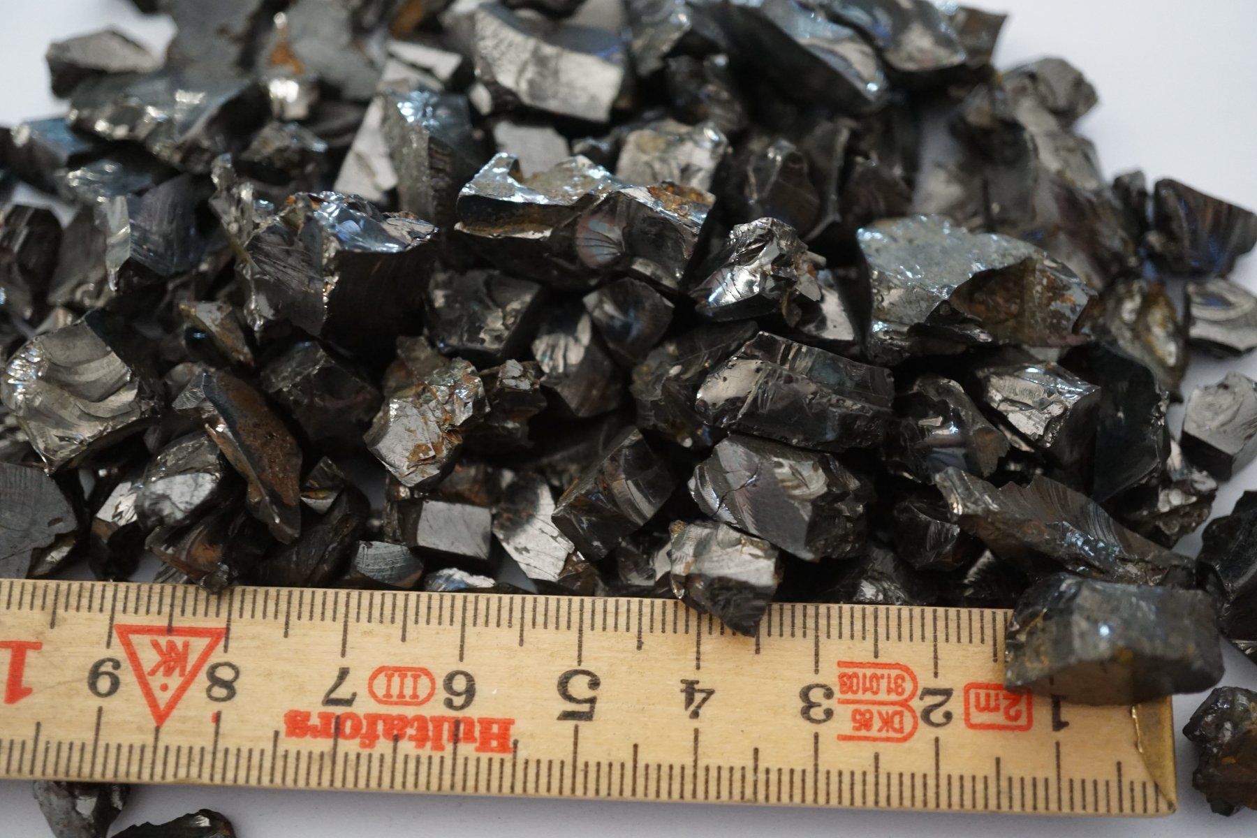 Minerali & Pietre curative: Edelschungit 10g    Lot     Edelshungit – Nuovo e nell'imballaggio originale da Eschenbach SG venduto da craniums 2