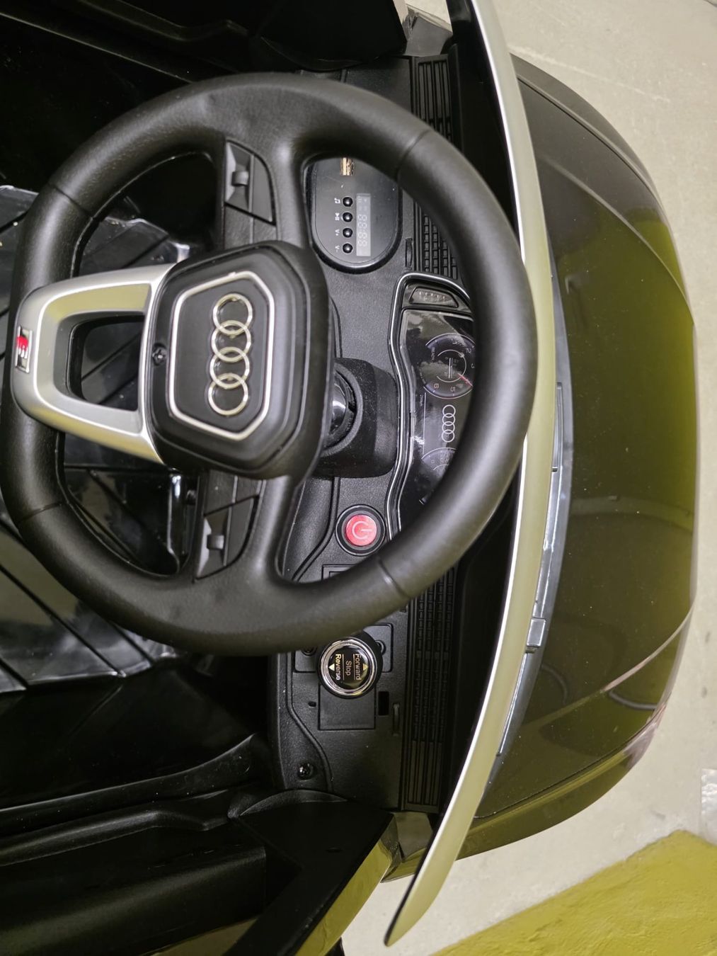 Veicoli per bambini: Audi Q8 électrique pour enfant – Nuovo (secondo la descrizione) da Biel/Bienne venduto da ang_t57h 3
