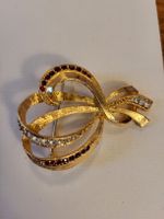 Goldene Brosche, Strass und rote Steine, Vintage
