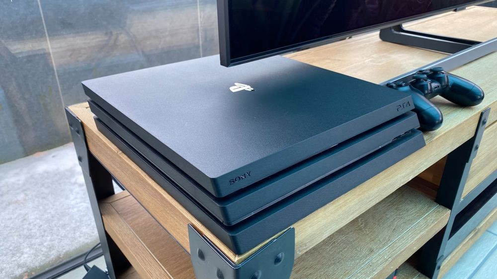 Playstation 4 Pro, 1TB, inkl. Controller (Gebraucht) in Würenlos für