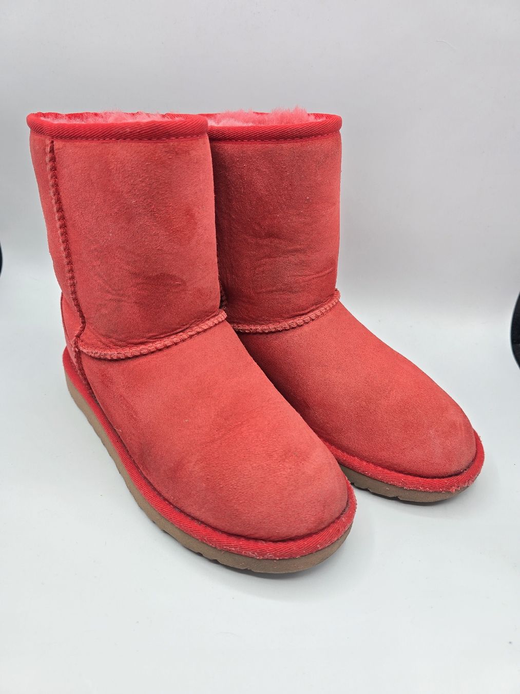 Ugg Schuhe für Mädchen: Mädchen Boot Stiefel UGG Classic Gr. 33 Lammfell Australia – Gebraucht aus Basel von mvv_bgf8