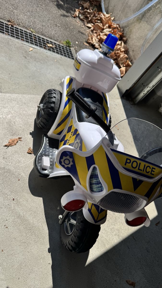 Fahrzeuge für Kinder: Kinderfahrzeug Polizei Motorrad Elektrisch  – Defekt aus Untersiggenthal von Jaymoni 1