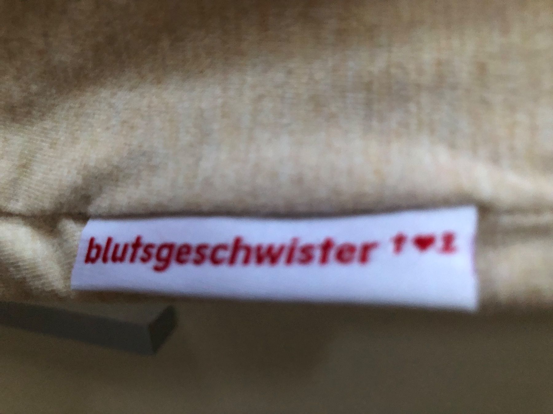 T-shirt: TShirt Blutsgeschwister neu, verspielt – Nuovo (secondo la descrizione) da davos Platz venduto da cla_qjb2 4