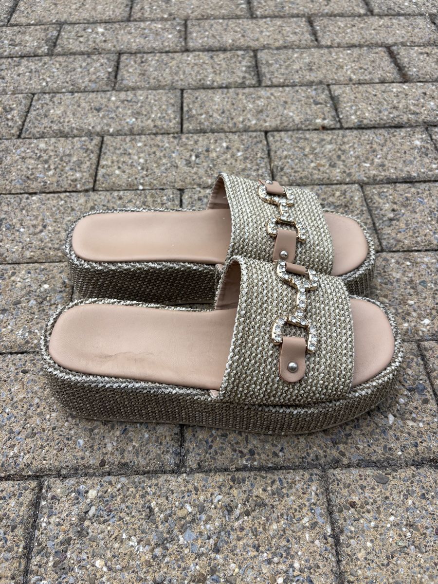 Chaussures femmes: Pantoletten Damen beige – Neuf (Voir description) à Hendschiken par besusu 1