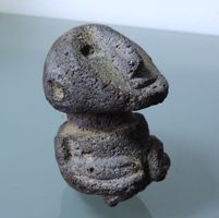 Ahnenfigur aus Basalt, Sulawesi Bada Valley Tribal Art