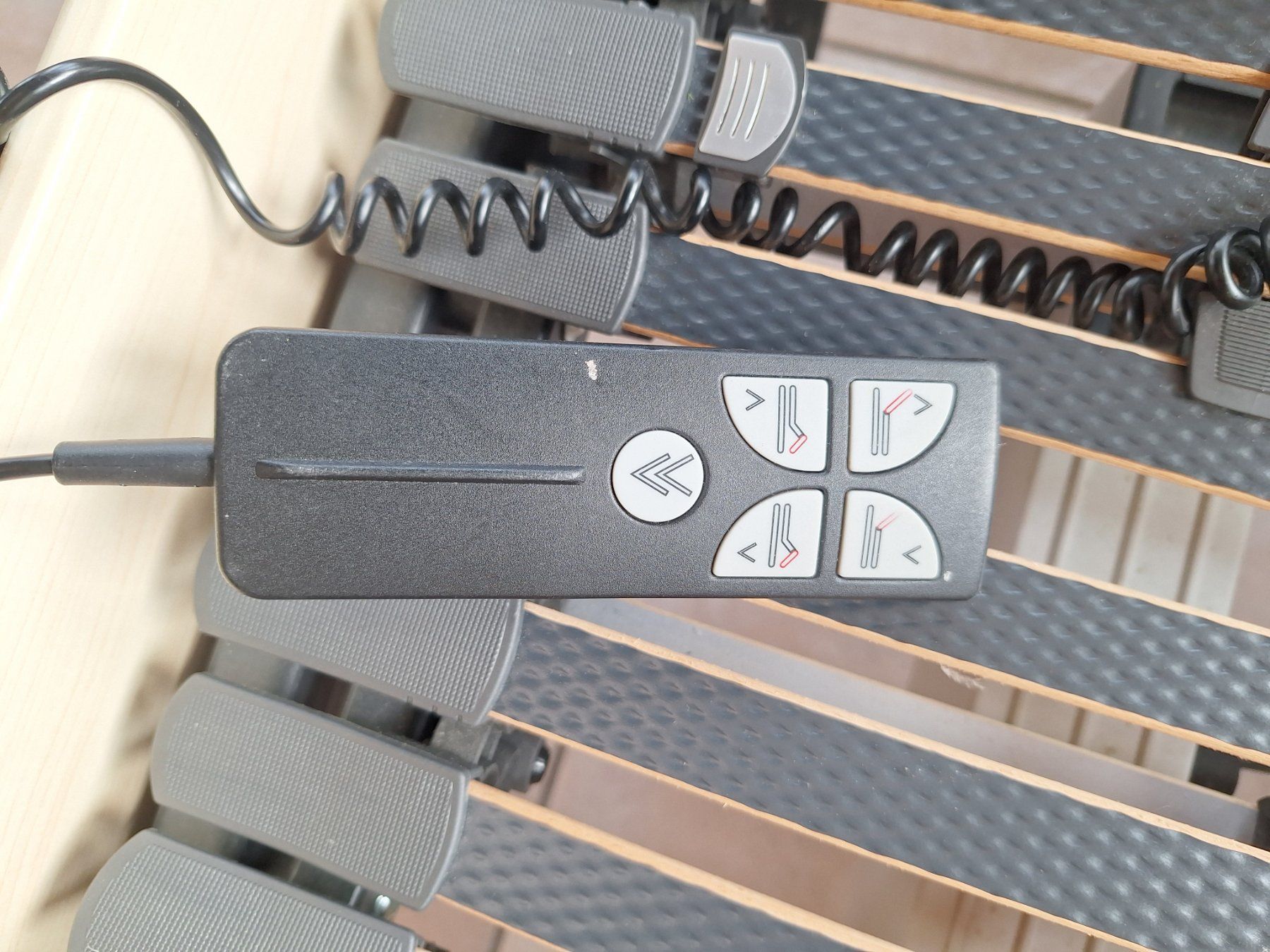 Lits: Bett mit elektrischem Bettrost – D'occasion à Elsau par rfa_vy6h