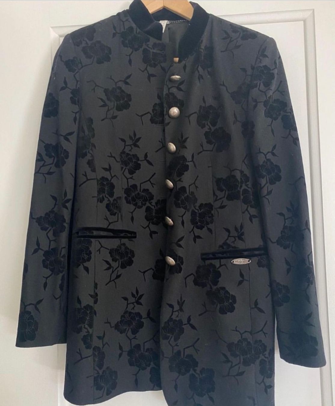 Giacche: Black Velvet Blazer – Usato da Binningen venduto da Sophiescloset