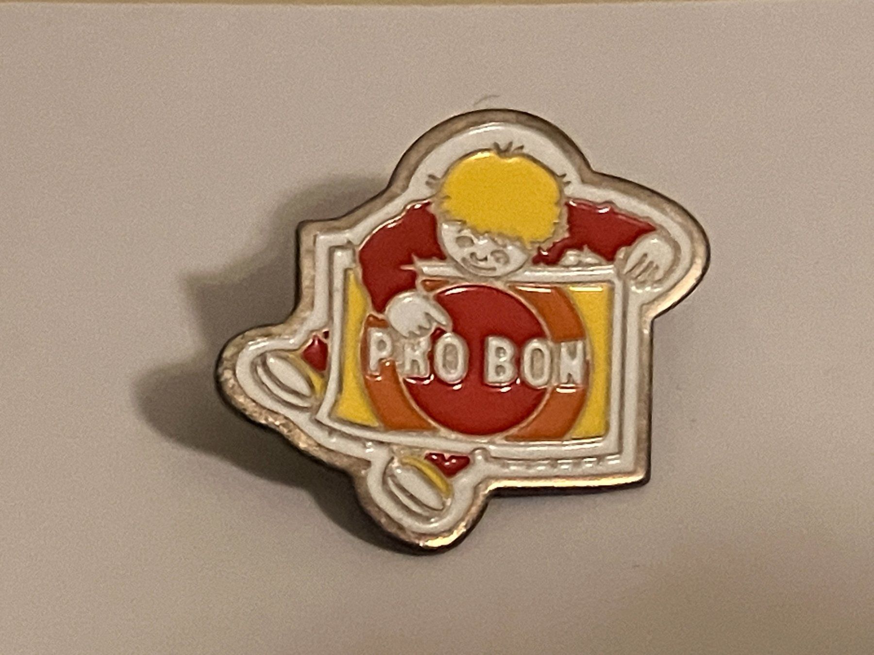 Placchette & Badge: 1 Pin Pro Bon – Usato da Basel venduto da djwwpp