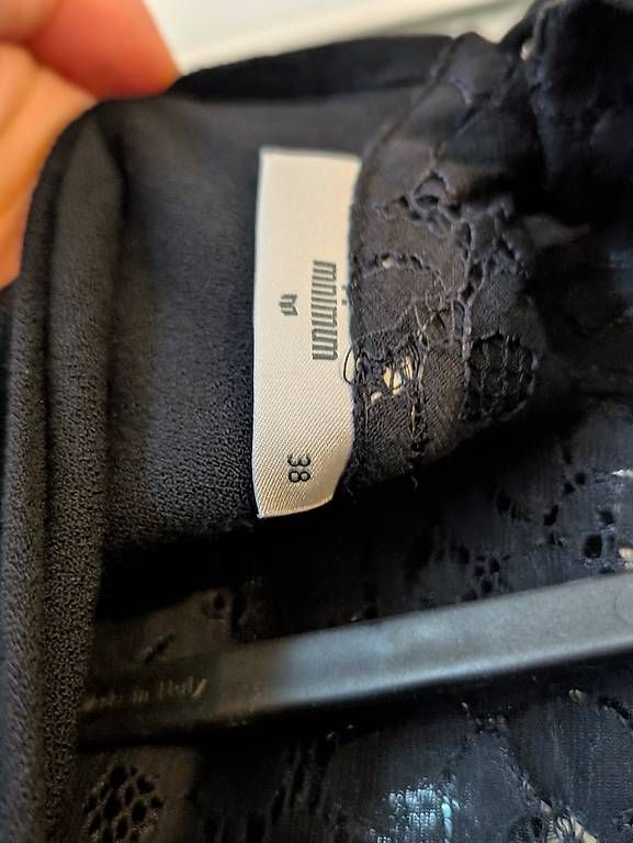 Vestiti: Kleid mit Spitzendekolleté – Nuovo (secondo la descrizione) da Dübendorf venduto da gar_5yv6 3