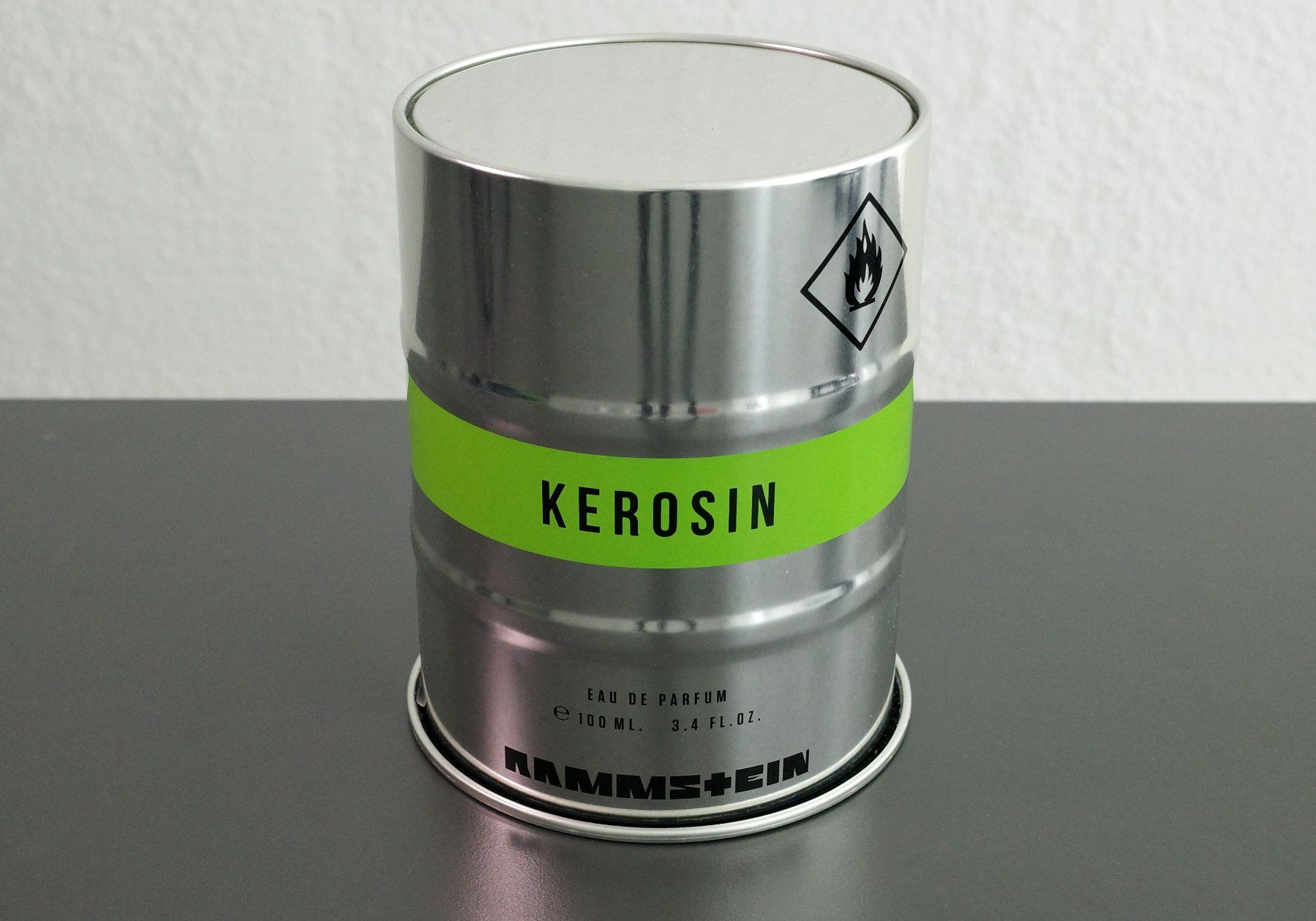 Profumi & Eau de Toilette: Rammstein KEROSIN Eau de Parfum – Nuovo (secondo la descrizione) da Dielsdorf venduto da Tirant_Blanc