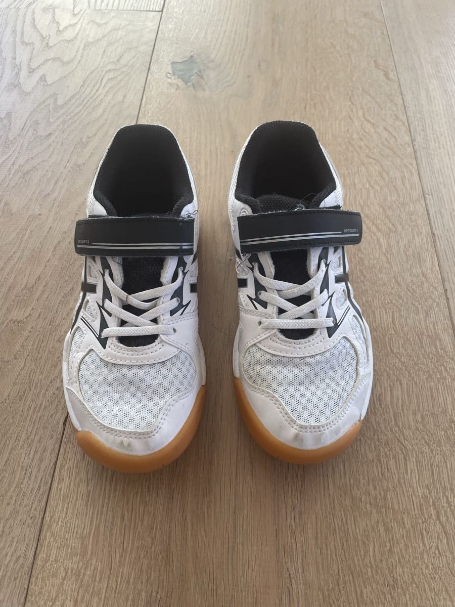 Asics Chaussures garçon: Kinder Hallenturnschuh Asics Gr. 33.5 – D'occasion à Hohenrain par Oters