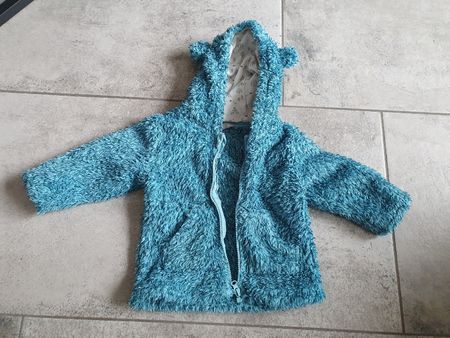 Veste à capuche mi saison taille 68