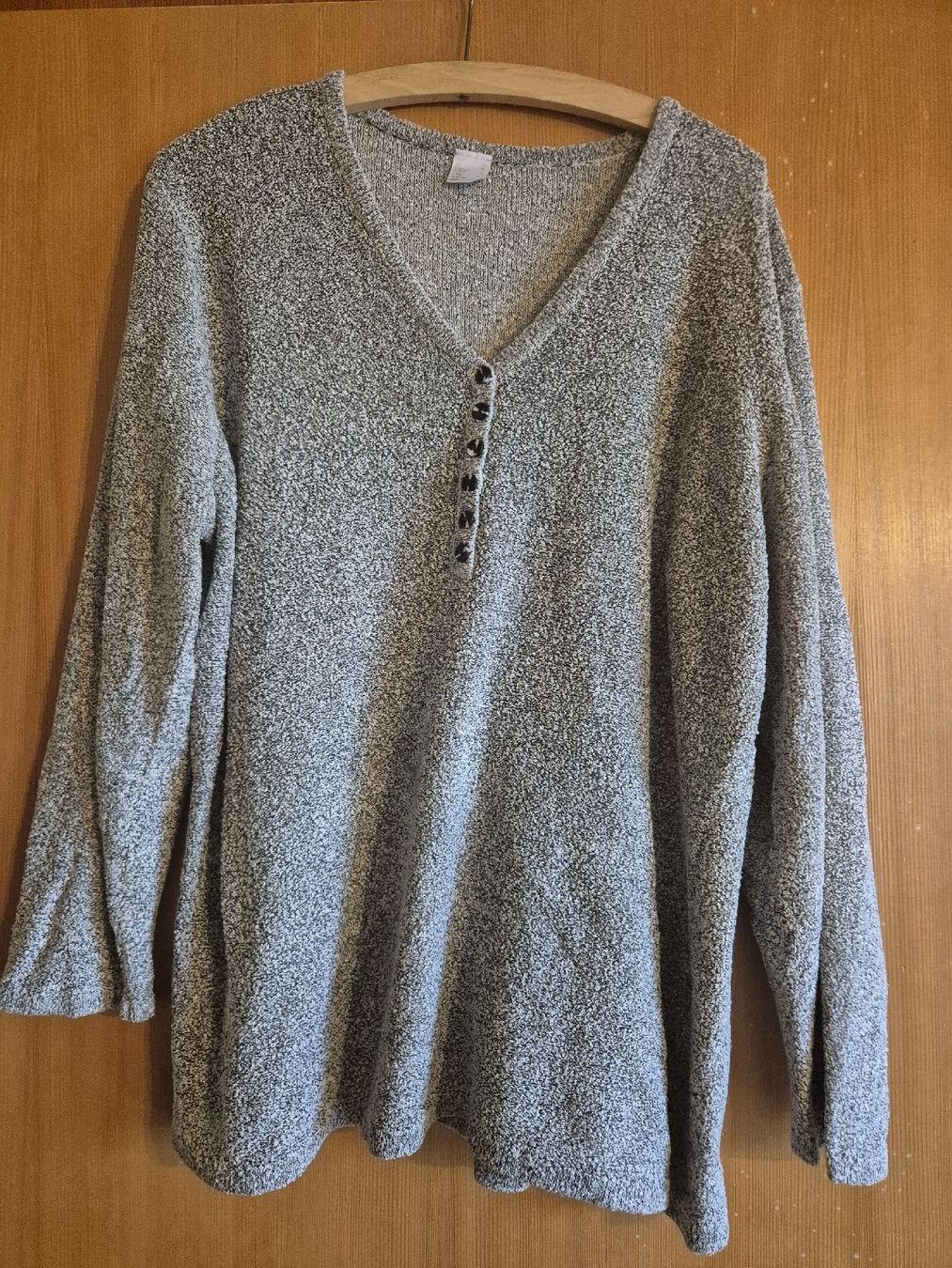 Maglioni & Felpe: Damen Pullover, grau meliert mit Knöpfen, Gr. 48 – Usato da Mürren venduto da daniela_sch_96