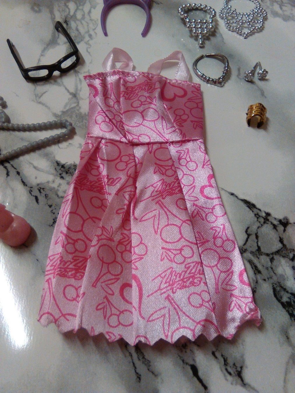 Giocattoli: BARBIE KLEID;;ROSEROT FARBE – Nuovo (secondo la descrizione) da Basel venduto da bijoutrie_4 5