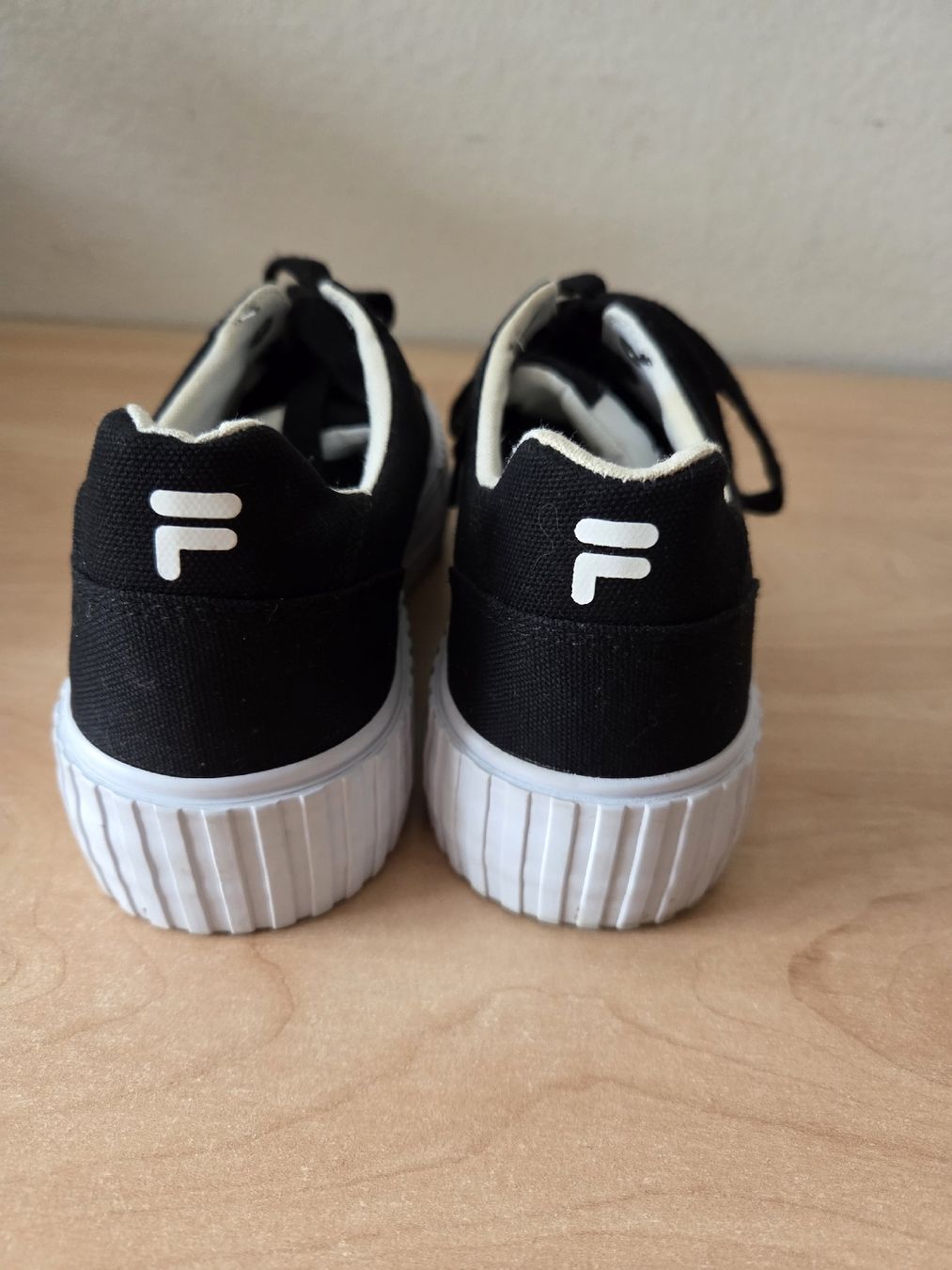 Fila Scarpe da donna: Fila Pointer Classic Damen Sneaker Gr.39 Schwarz  – Usato da Winterthur venduto da katzen07 3