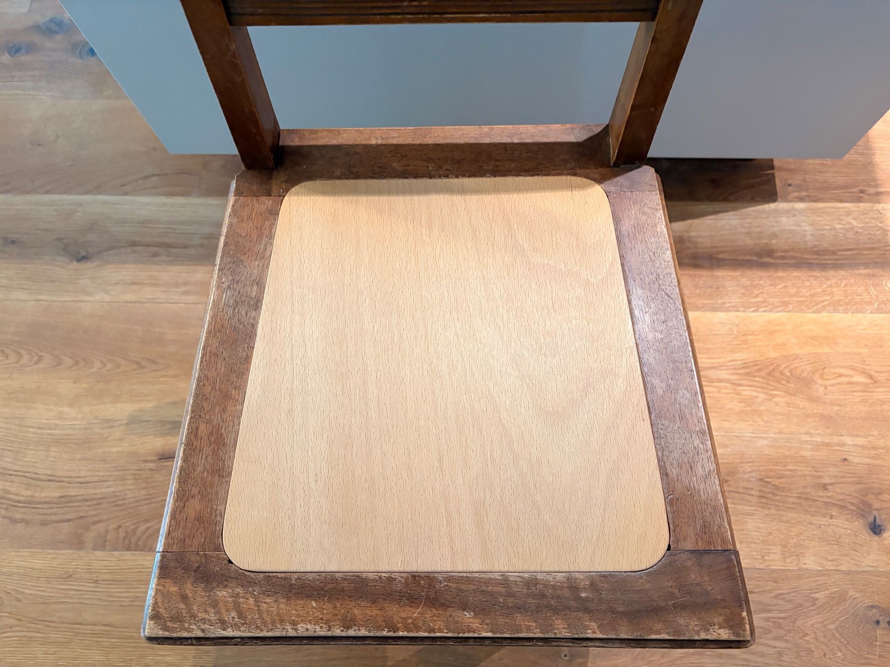 Chaises: Charmanter Holzstuhl robust restauriert – D'occasion à Schönenwerd par Rosafee 1