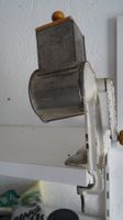 Vintage Käsereibe / Körnerreibe - Handbetrieb