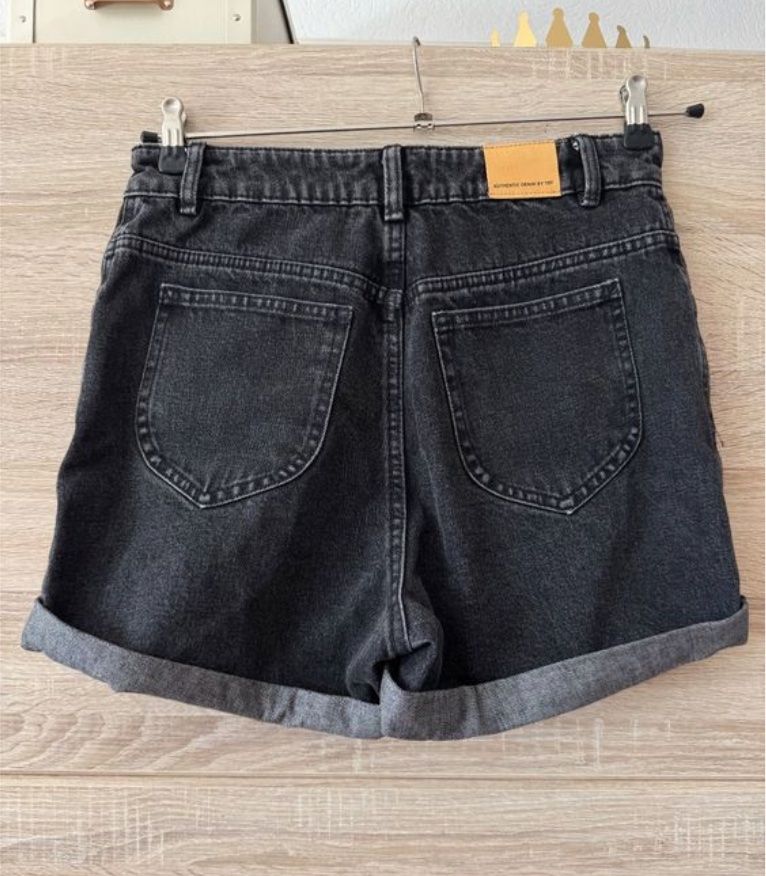 Jeans: Short en denim noir – Nuovo (secondo la descrizione) da Montreux venduto da Iza_81199 2
