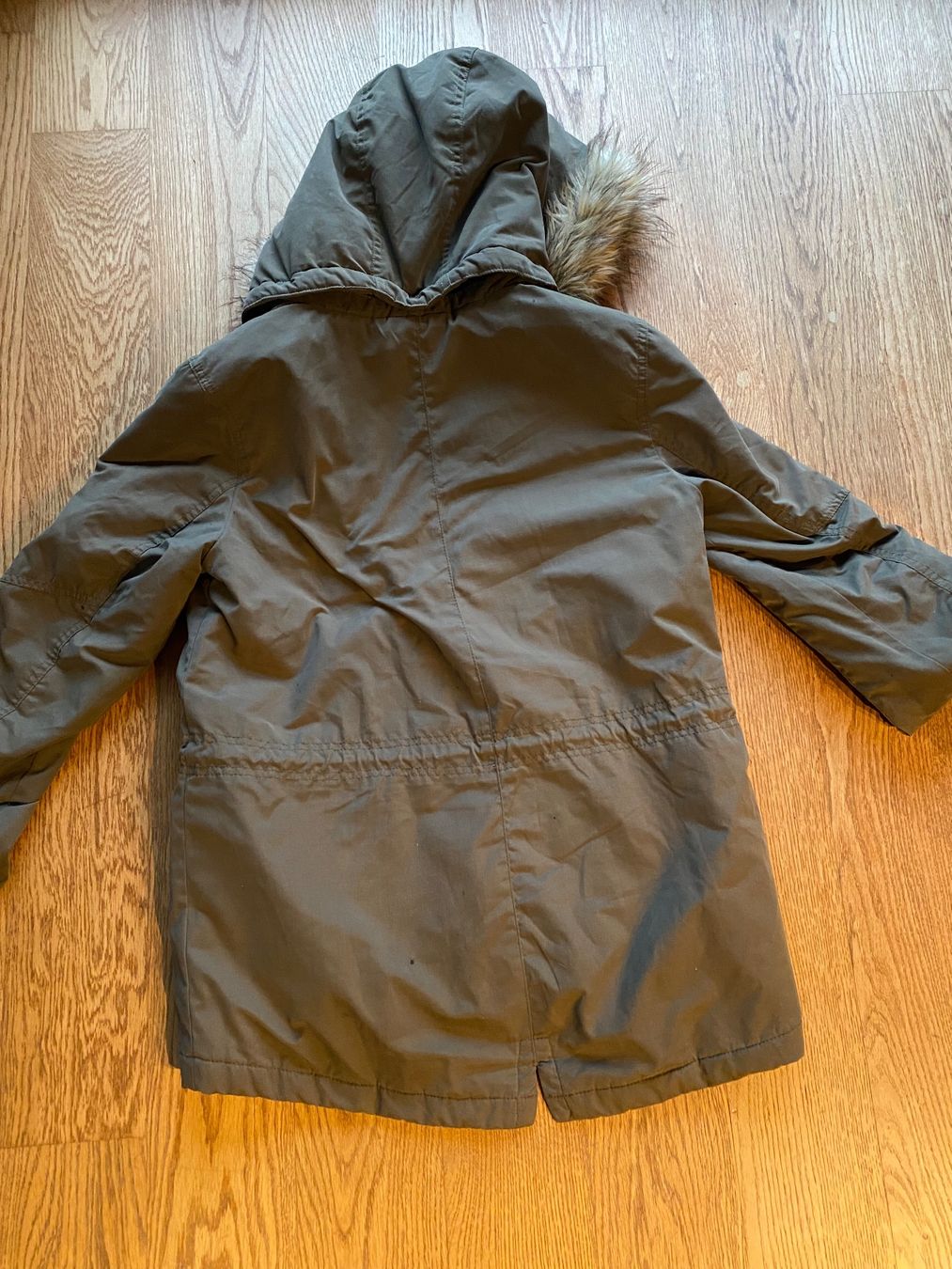H&M Giacche & Cappotti: Winterjacke mit Kapuze Grösse 170 – Usato da Riedholz venduto da lenibeni03 5