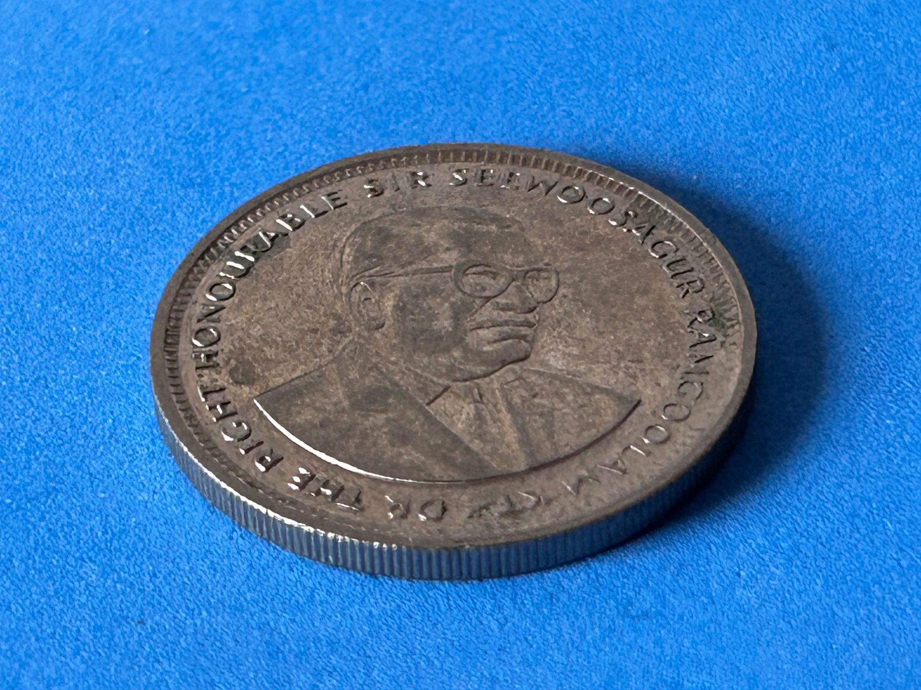 Alle Münzen: Mauritius - 1 Rupee 1994 – Gebraucht aus Corcelles NE von AJKader 3