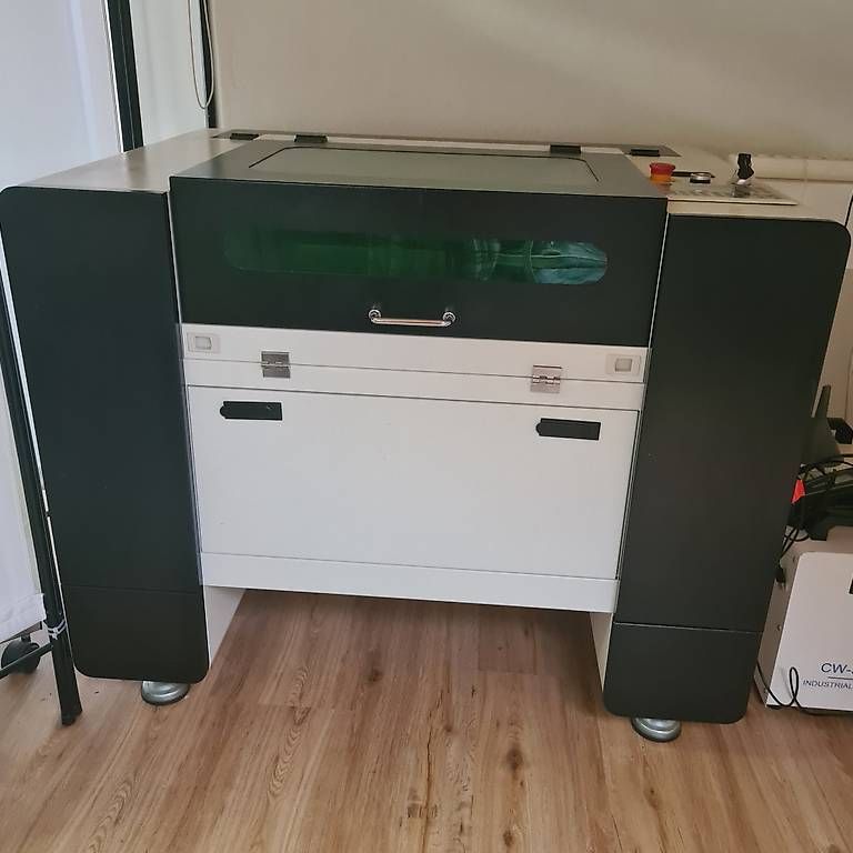 Tutte le macchine: Neuwertiger Laser 90W (Schweiz) – Nuovo (secondo la descrizione) da Reinach AG venduto da Muggl1