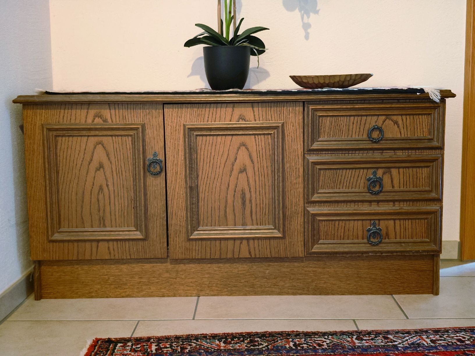 Cassettiere: Rustikale Anrichte/Sideboard Top Zustand! – Usato da Auslikon venduto da Fastro 3