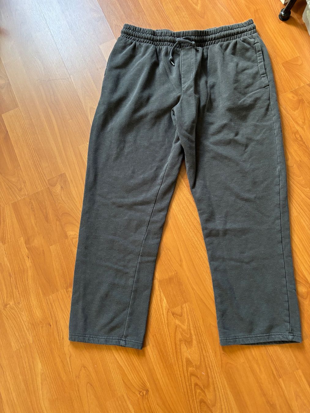 Hosen: Trainerhose L Grau – Gebraucht aus Balsthal von Uroby
