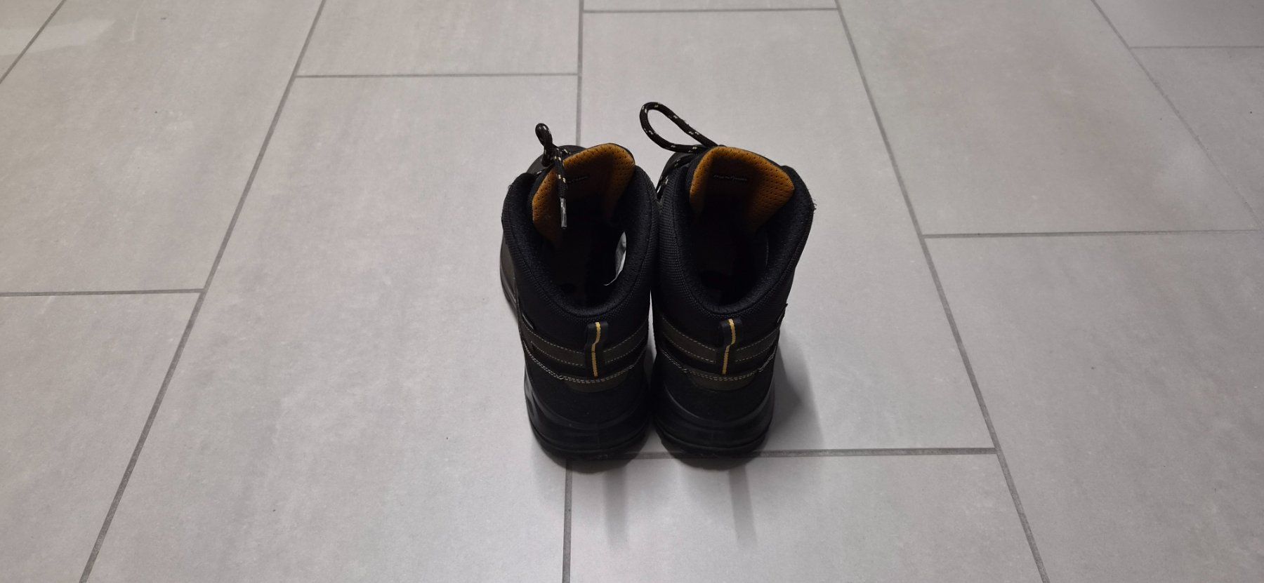 46 Nord Scarpe per ragazzi: Wanderschuhe – Usato da Hausen am Albis venduto da Dorinan 2