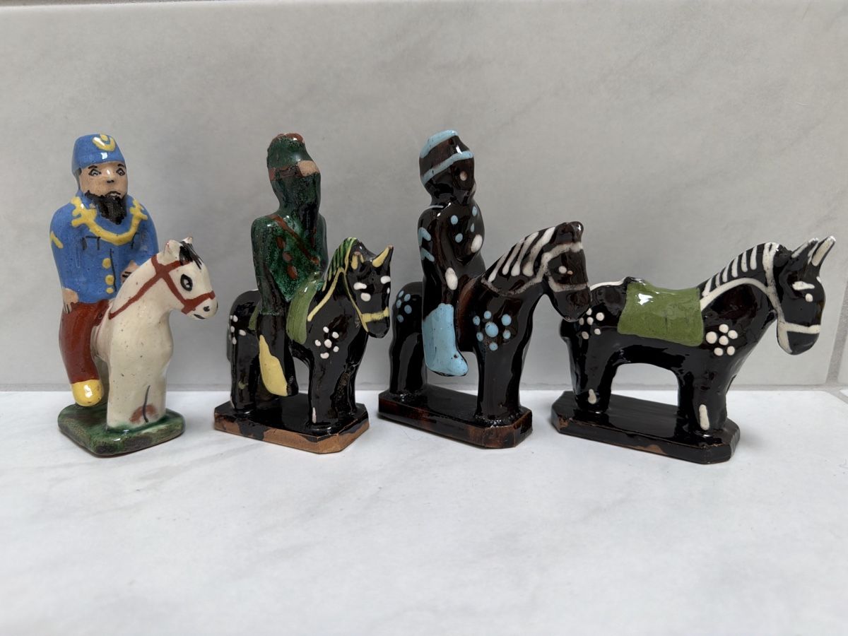 Statuette: Keramik Figuren antik, Pferde mit Reiter. – Usato da Biberist venduto da Momo33