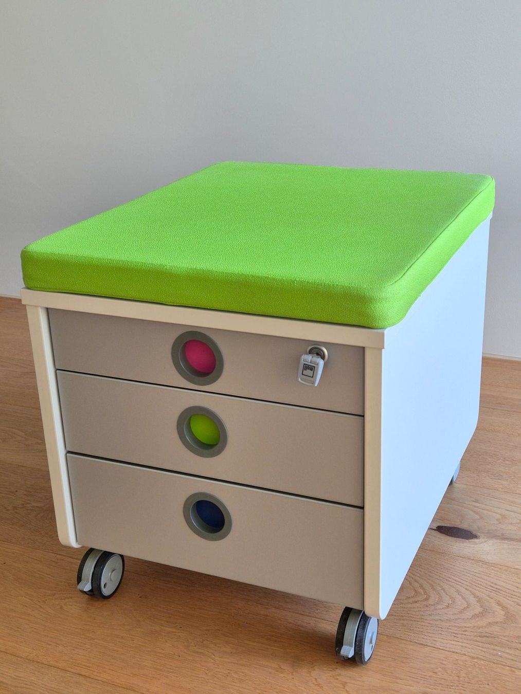 Moll Banconi: Moll Jugend- Rollcontainer mit Sitzkissen – Usato da Spiegel b. Bern venduto da brand06