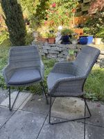 Zwei Gartenstühle