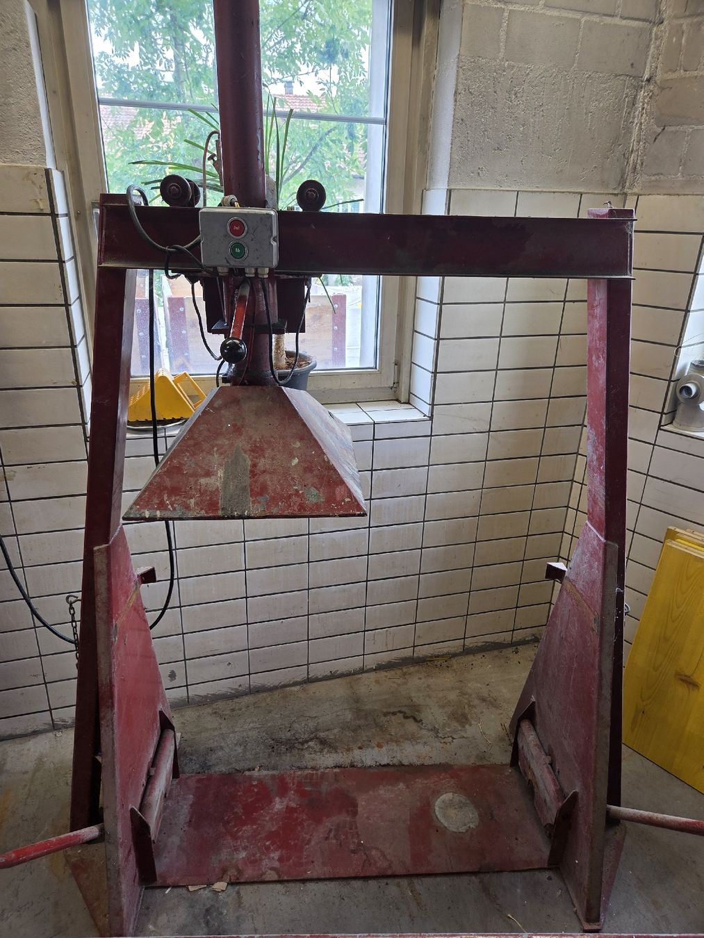Tutte le macchine: Hydraulische Container Presse – Usato da Oberhasli venduto da General-Dealer 1