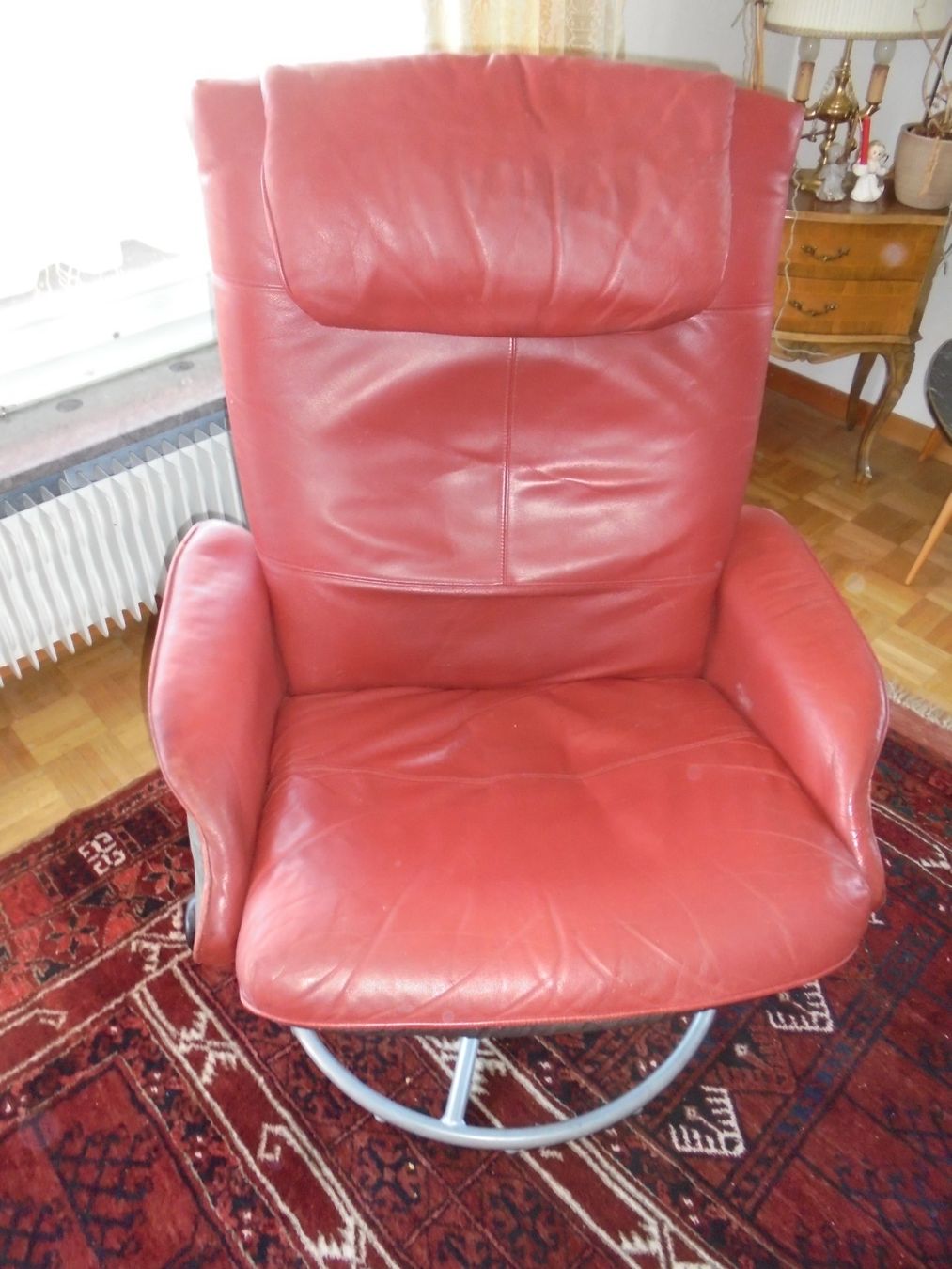 Poltrone: Roter Leder Relaxsessel, Drehfuess, – Usato da Rüschegg-Heubach venduto da bmw325x
