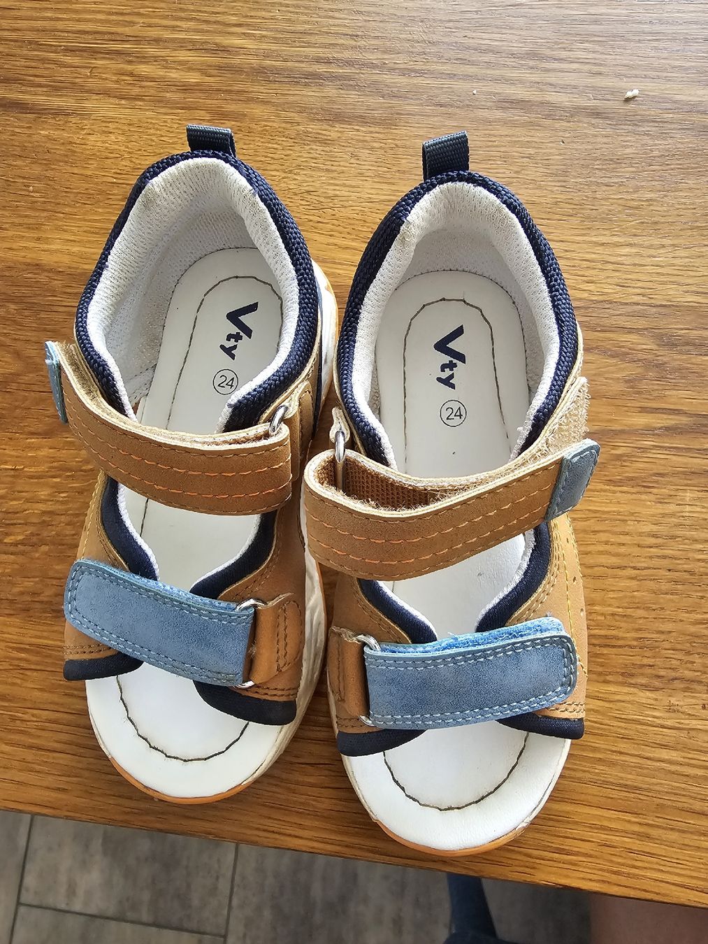 Scarpe per ragazzi: Toddler Summer Sandals Size 24 – Usato da Willisau venduto da ber_jk2k 1