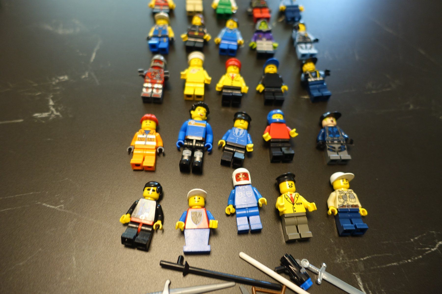 Lego Giocattoli: 25 Stk. Legofiguren (4) – Usato da Belp venduto da Mazarron58 2