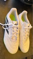 Chaussures de foot salle colle neuves Adidas Taille 41 1/3