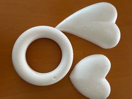 2 Herzen  1 Ring  Styropor   zum Basteln