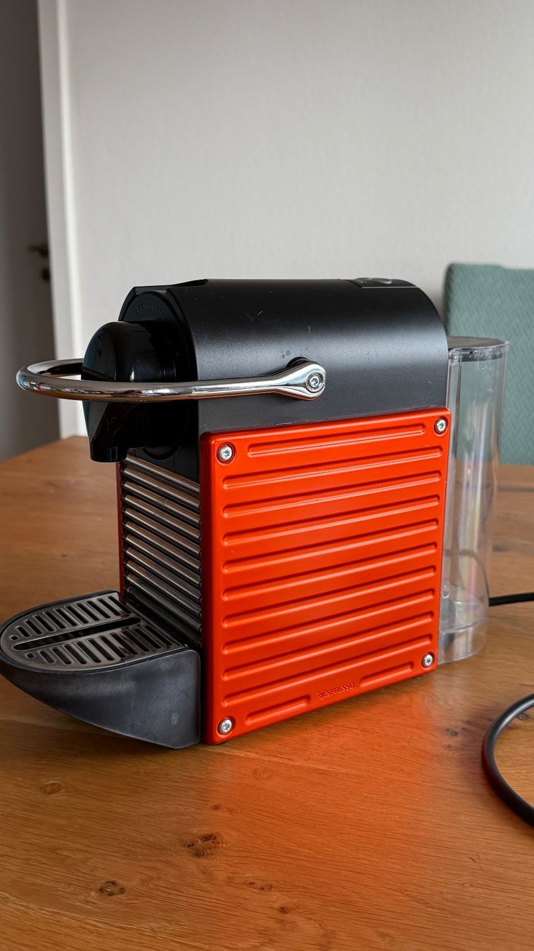 Nespresso Macchine per caffè & Macchine per espresso: Nespresso Pixie Machine – Usato da Münsingen venduto da Onixy