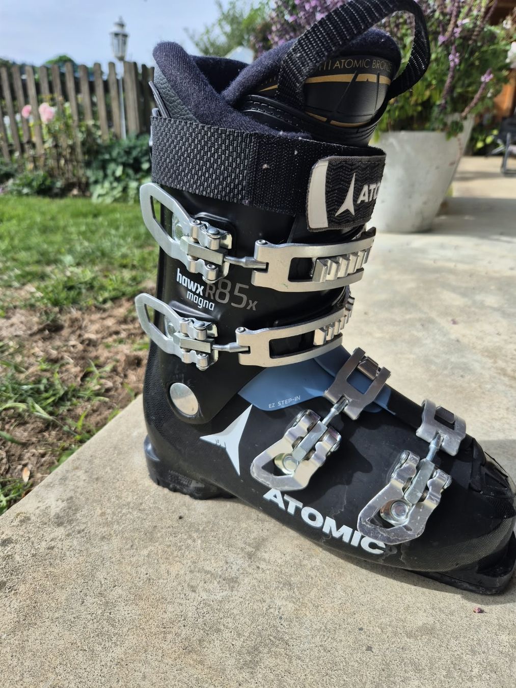 Atomic Scarpe da donna: Atomic Skischuhe, Grösse 25,5 – Usato da Wasen im Emmental venduto da Yolo.2024 1
