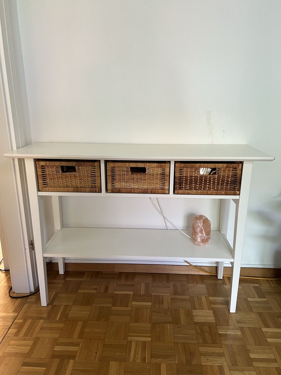 Consoles: Konsole/Sideboard mit 3 Körben, weiss – D'occasion à Zürich par LittleLuckyBird 1