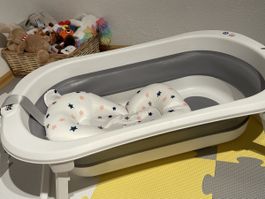 Collapsible Baby Bathtub with Newborn Support Insert!
