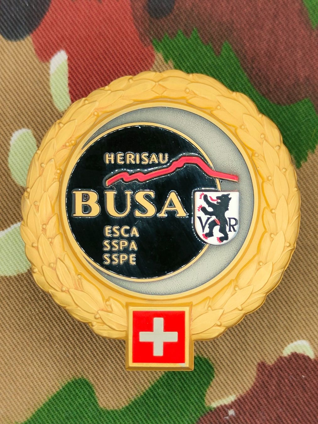 Schweizer Armee Placchette & Badge: Béretemblem BUSA, neu – Nuovo (secondo la descrizione) da Bauma venduto da SwissMilitaria