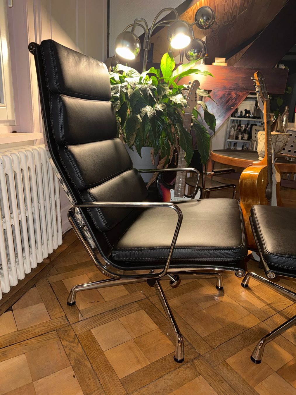 Vitra Sessel: Vitra Eames EA 222 + 223 Nero Premium Leather – Neu (gemäss Beschreibung) aus Zürich von aur_gw22 1