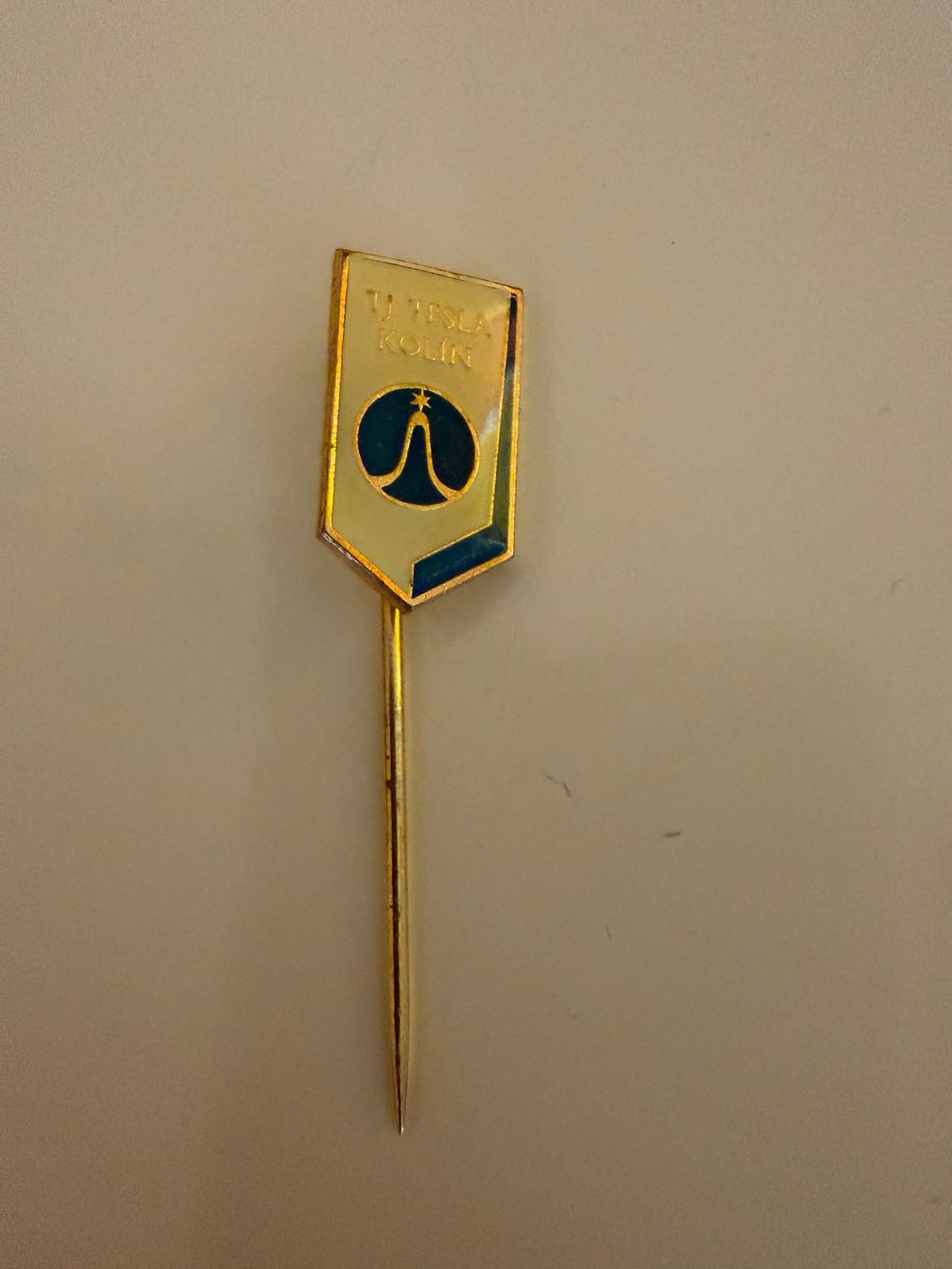 Placchette & Badge: Vintage Anstecknadel HC Kolin Eishockey – Usato da Grüningen venduto da saya14