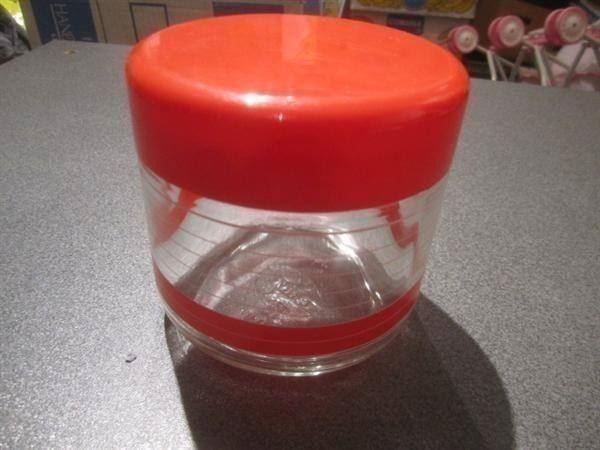Behälter & Ähnliches: Glasdose mit rotem Deckel – Gebraucht aus Zürich von Motzkuh