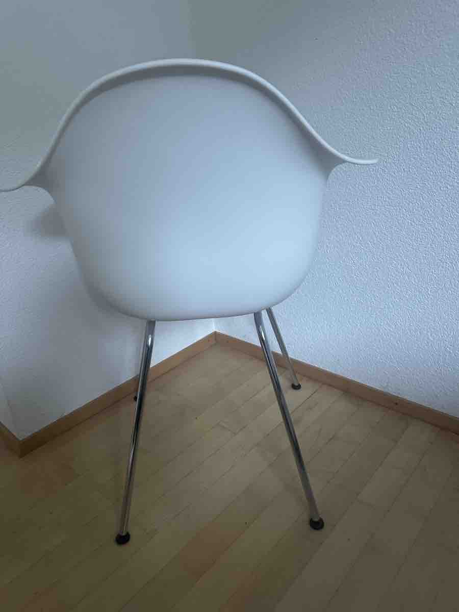 Vitra Stühle: Vitra Eames Plastic Armchair weiss – Neu (gemäss Beschreibung) aus Chur von Monbijou26 1