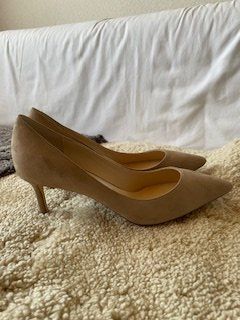 Jimmy Choo Scarpe da donna: Jimmy Choo Romy Suede Pumps Beige Size 37 – Nuovo (secondo la descrizione) da Bernhardzell venduto da Sunka0 4