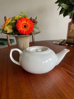 Klassische weisse Teekanne aus Porzellan – zeitlos & elegant