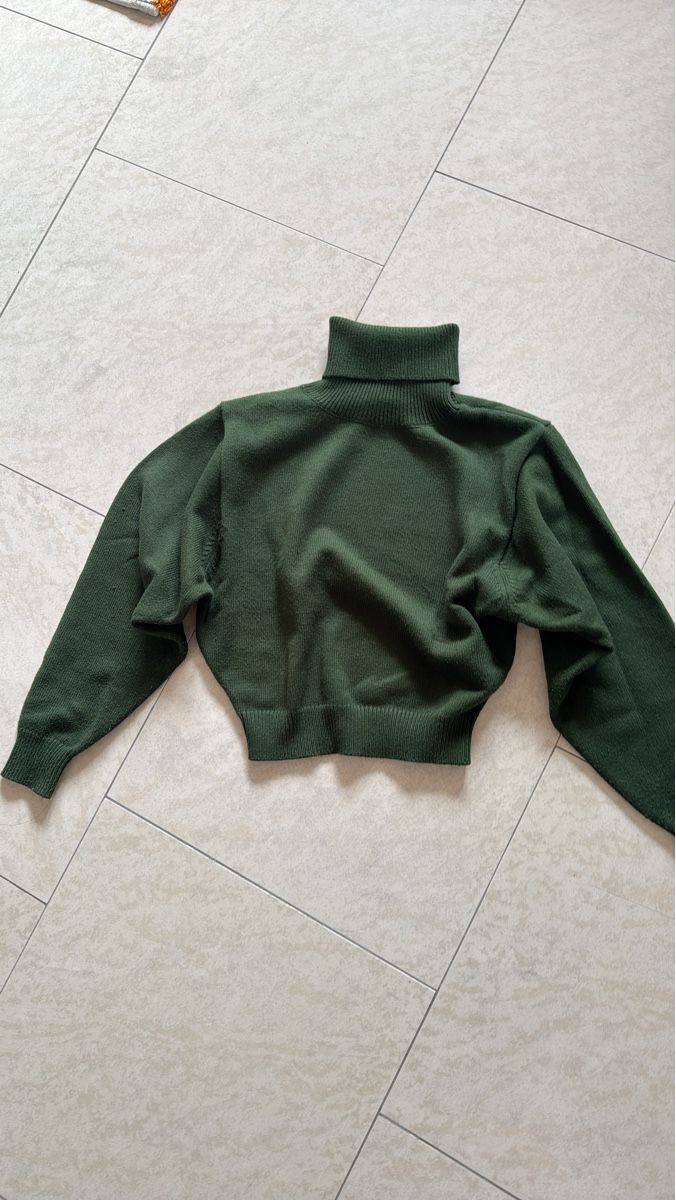 Zara Pullover & Sweatshirts: Dunkelgrüner Rollkragenpullover, Grösse M, Top Zustand – Gebraucht aus Elsau von yad_7chf